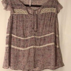 Xhilaration Tie Top With Cream Cutouts Size S/P